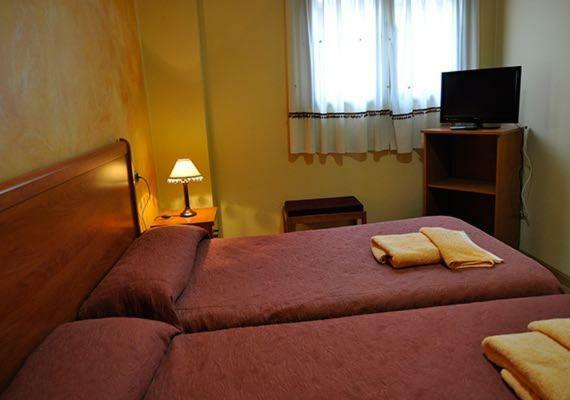 Hostal Puerta Del Valle La Cisterniga Luaran gambar