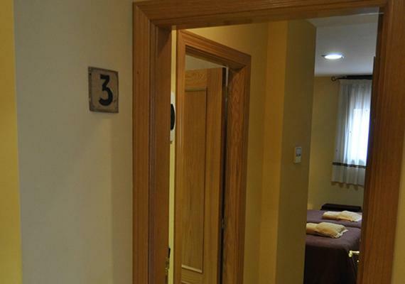 Hostal Puerta Del Valle La Cisterniga Luaran gambar