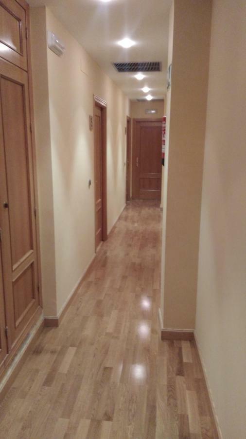 Hostal Puerta Del Valle La Cisterniga Luaran gambar