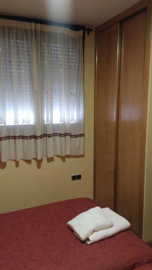 Hostal Puerta Del Valle La Cisterniga Luaran gambar