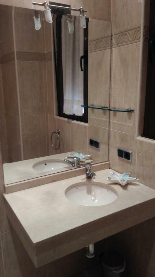Hostal Puerta Del Valle La Cisterniga Luaran gambar
